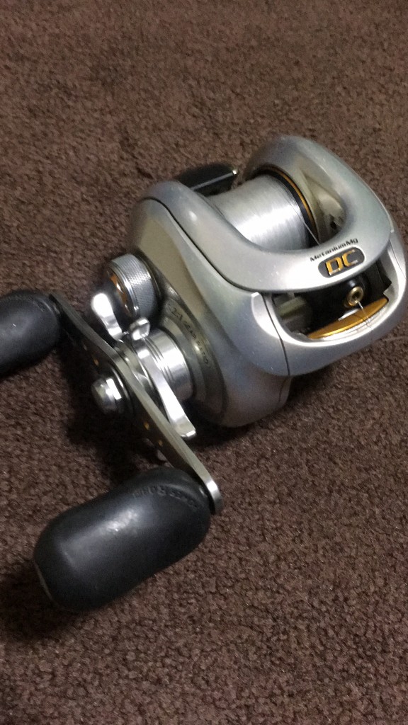 ベイトリールの右巻き左巻きって結局どっちが良いの？