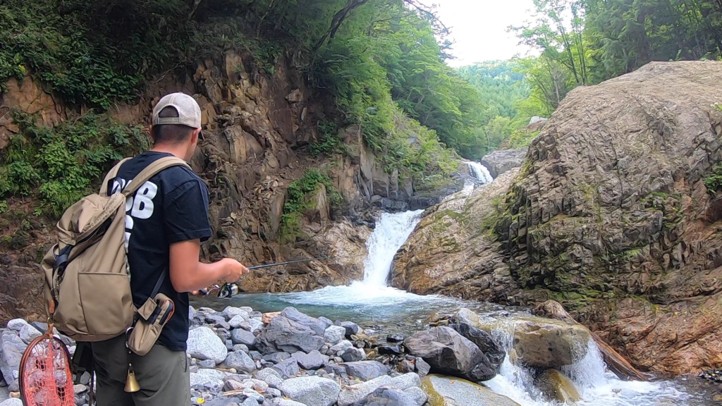 癒しの渓流で思わぬ収穫が！　テンカラは初心者でも釣れるのか？