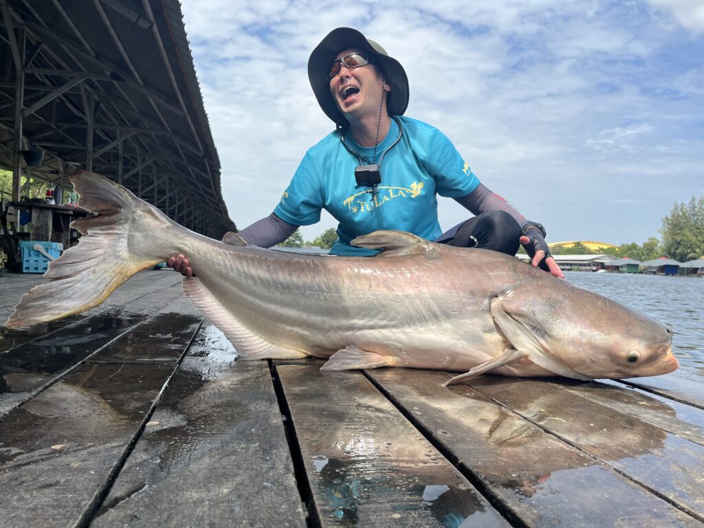 タイの旅その３　ブンサムランで巨大ナマズと格闘！笑いと悲鳴が交互に出る。南国怪魚パラダイス
